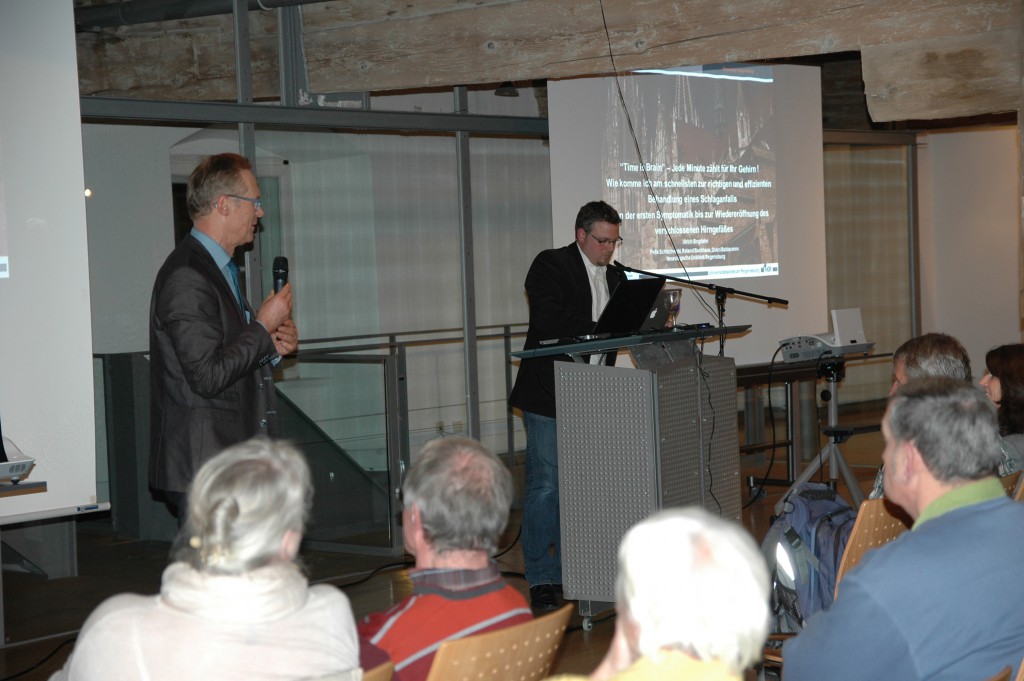 Matthias Kunz von der Schlaganfall-Initiative übergibt Prof. Dr. Bogdahn das Wort.