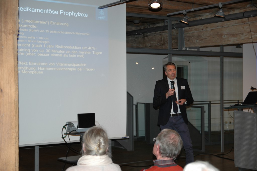 Prof. Dr. med. Hendrik-Johannes Pels informierte über die Akkuttherapie des ischämischen Schlaganfalls.